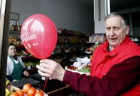 A Alm�ciga amaneci� con globos con el lema �No coraz�n do teu barrio� en cada portal.