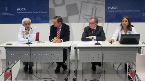 De izquierda a derecha, Jes�s Otero, Jos� Ram�n Riera, Francisco del Busto y Dolores Escudero, en el HUCA.De izquierda a derecha, Jes�s Otero, Jos� Ram�n Riera, Francisco del Busto y Dolores Escudero, en el HUCA