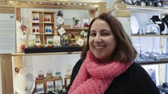 La nia que recoga caracolas y las converta en pendientes se dedica ahora a la fabricacin de complementos sostenibles. A Mnica Fuentes le gusta darle una vida a los materiales que antes era impensable para crear piezas con alma y defiende una artesana de proximidad, como un lujo accesible que forma parte de la economa circular.