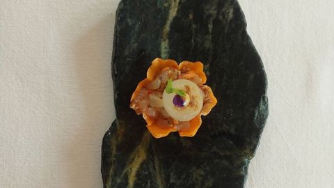 Entrante realizado por�Catarina Correia,�Rui Paula y Gil Fernandes con alga nori y at�n fresco.