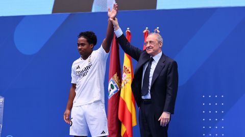 Endrick y Florentino Prez.Endrick y Florentino Prez durante su presentacin con el Real Madrid