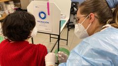 Vacunaci�n de sanitarios en el CHUF