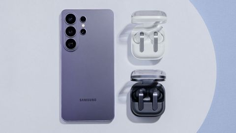 El Galaxy S26 Ultra junto a los a nuevos auriculares Galaxy Buds4, presentados tambi�n hoy.