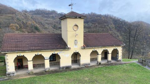 Escuela de Zurea, en Lena