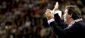 <span lang= es-es >De vuelta al mitin</span>. Carlos Negreira, saluda al p�blico en el mitin central del PP de A Coru�a en las auton�micas del 2012, cuando pele� por la candidatura de Feijoo. En los pr�ximos ocho meses lo har� por s� mismo y para consolidar al PP coru��s con un segundo mandato. 