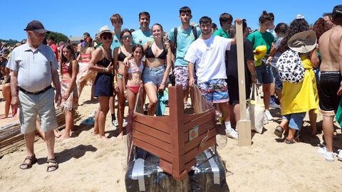 Festa da Dorna: Rejata de Embarcasi�ns feitas a machada e pan de millo na playa de Coroso
