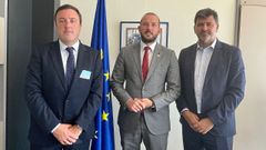 Valent�n Gonz�lez Formoso, con el comisario de Pesca, Virginijus Sinkevicius, y el eurodiputado socialista Nicol�s Casares