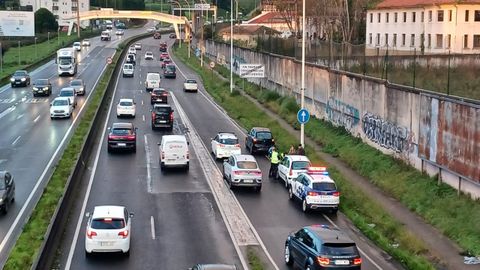 La Polica Local de A Corua tomando los datos del accidente