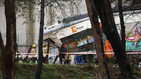 As� qued� el primer vag�n del tren tras el impacto con el muro