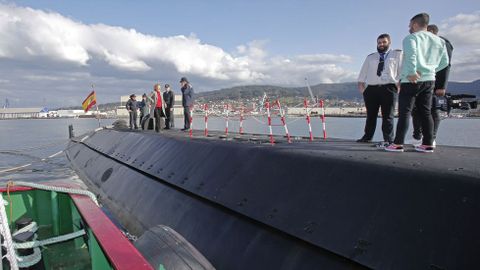 VISITAS AL SUBMARINO TRAMONTANA, ATRACADO EN LA ESCUELA NAVAL DE MAR�N
