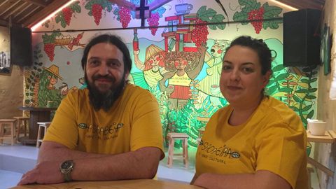 A Sacabeira Café-Bar Cultural, con Bruno y Alba, en imagen de archivo, de los primeros negocios que se instalaron hace dos años en el Centro de Emprendemento de Sargadelos