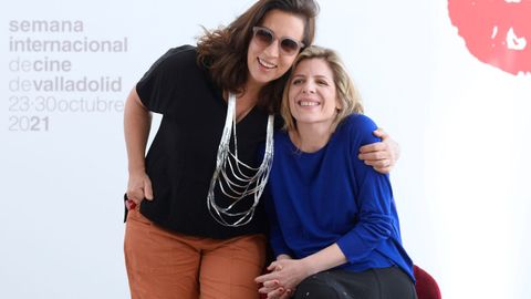 La directora argentina Paula Hern�ndez (izquierda), con Valeria Lois, una de las actrices de �Las siamesas�.