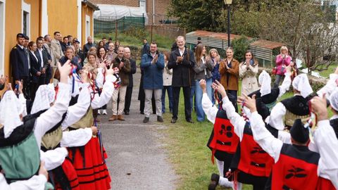 Los Reyes, la princesa Leonor y la Infanta Sof�a durante el acto de entrega del premio al ?Pueblo Ejemplar de Asturias 2025, a 25 de octubre de 2025, en Valdesoto, Sieto, Asturias (Espa�a). El Premio al Pueblo Ejemplar de Asturias 2025 ha sido concedido a la parroquia de Valdesoto, que pertenece al concejo asturiano de Siero