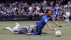 El portero del Castell�n derriba a Lucas, el fichaje estrella del proyecto, en la jugada del penalti que supuso el 2-2.