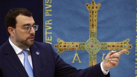  El presidente del Principado, Adri�n Barb�n