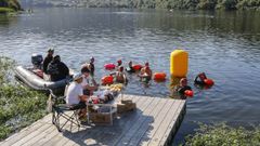 Segunda traves�a solidaria EuNadoPorEles e PorElas celebrada en el r�o Mi�o, a la altura del balneario de Laias (Cenlle).