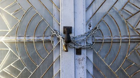 Imagen de archivo de una puerta cerrada a cal y canto para evitar la entrada de okupas.