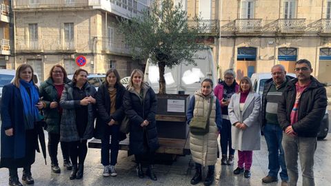 Acto del 25N en Ribadavia, donde plantaron un olivo en homenaje a las vctimas de violencia de gnero