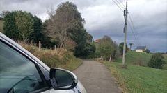 El viento desprendi un cable de lalneatelefnicaen un punto entre Casas Novas y Frieira a vella, en la parroquia ribadense de Ove