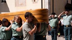 El hijo de Laura Cruz, en el funeral celebrado en Llanes