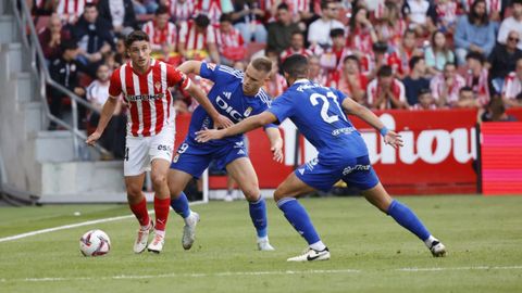 Derbi asturiano entre el Real Sporting de Gijon y el Real Oviedo en El Molin�n