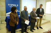 O Grove rindi� homenaje a dos marineros jubilados en la despedida del centollo