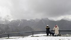 Visitantes en la estaci�n de Pajares