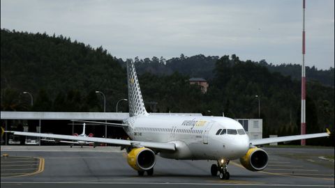 AVIN DE VUELING EN EL AEROPUERTO DE ALVEDRO