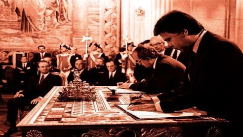 Felipe Gonz�lez y el titular de Exteriores, Fernando Mor�n, firman el tratado de adhesi�n.