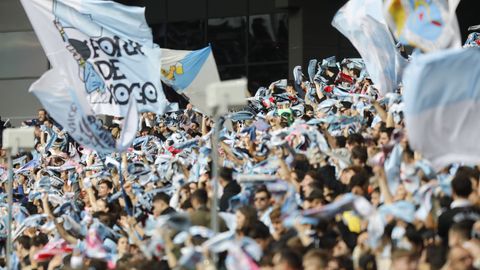Aficionados del Celta, durante el duelo frente al Valencia en Bala�dos.