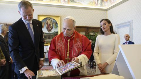 El papa Le&oacute;n XIV recibe a los reyes Felipe y Letizia en el Vaticano