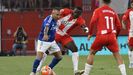 El jugador de la U.D. Almería Lopy (2i) disputa un balón con el jugador de Oviedo Santi Cazorla (i), durante el partido de ida de la primera eliminatoria de la fase de ascenso a Primera División