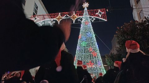 El grupo de percusin Baturruka puso msica al encendido del alumbrado navideo en Monforte