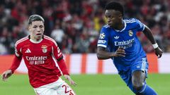 Gianluca Prestianni, en una pugna de bal�n con Vinicius, durante el partido de Champions League entre el Benfica y el Real Madrid el pasado mes de febrero.