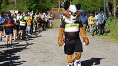Golpio, la mascota de la Camovi, durante la carrera del ao pasado en Naseiro.