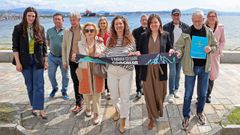 Isabel Ca�as, en representaci�n de la empresa, Patricia Lojo, concejala de Cultura de A Pobra, y miembros de las entidades beneficiarias participaron en la presentaci�n.