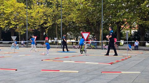 Parque infantil instalado por la Polic�a Local de Ferrol en el Cant�n