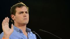 A Albert Rivera esta cita con las urnas no le ha sentado demasiado bien. Ciudadanos pierde ocho representantes en el Congreso y casi medio mill�n de votos, qued�ndose como cuarta fuerza y muy alejado de su rival inmediato, Podemos.
