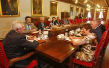 Representantes de Xunta, Concello, Universidade y Chus abordaron ayer el Campus da Sa�de. 
