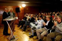 Blanco solicit� el voto para el PSOE en su visita a Betanzos.
