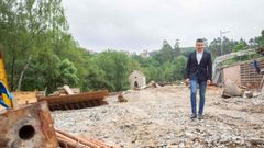 El alcalde de Ponte Caldelas, Andr�s D�az, en la parcela del futuro parque termal que se encuentra en ejecuci�n
