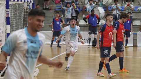 El nuevo jugador del Burela celebra un gol en la fase de ascenso frente al Matar