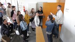 Alumnos entrando al segundo examen de Historia de la Filosof�a el viernes por la tarde