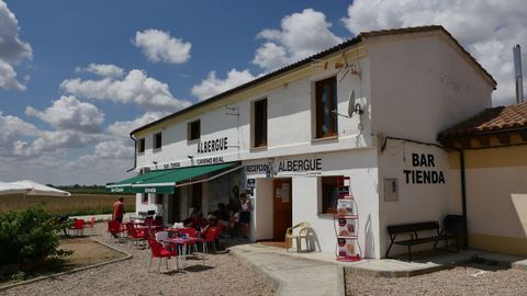 Albergue en Calzadilla de la Cueza con restaurante. Ejemplo de establecimiento volcado en el peregrino