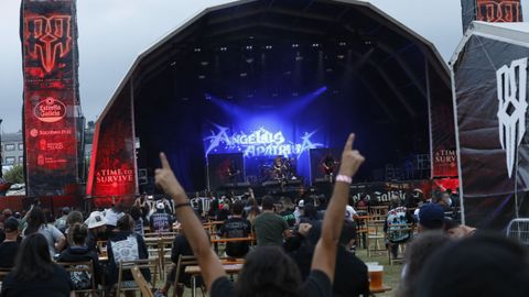 El p�blico debe mantenerse sentado durante los conciertos; en la imagen, la banda �ngelus Ap�trida en plena actuaci�n. 