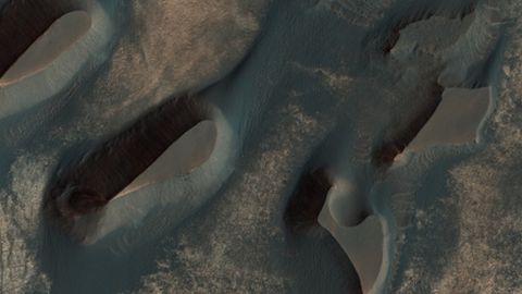 Pendientes del terreno y paredes en Melas Chasma