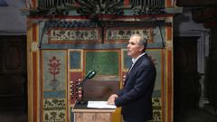 Rafa Dom�nguez, vicepresidente de la Diputaci�n de Pontevedra, frente al �rgano de Santa Clara que ser� restaurado