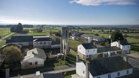En Galicia, el programa de los poblados de colonizaci�n del R�gimen solo se materializ� en la Terra Ch� (en la imagen, el centro c�vico de Arneiro)