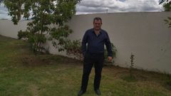 Alfredo Estvez, en el jardn de su casa en Mxico
