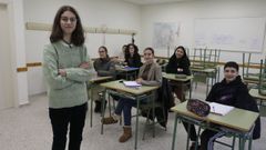 Raquel con varios de los compa�eros que, como ella, est�n ya en el grupo avanzado del taller de talento matem�tico